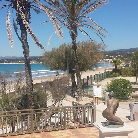 Apartment Contemporain A Avec Balcon. *